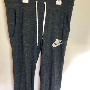 NIKE | Woman’s Crop Sweatpants